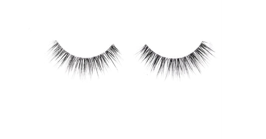 1 pair of lashes on a white background
