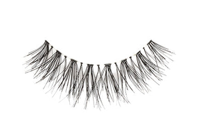 Flared Ardell Magnetic Lash with tapered tips and lightweight design for day-to-night eye definition.